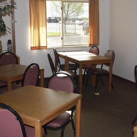Dakota Inn Huron Екстериор снимка