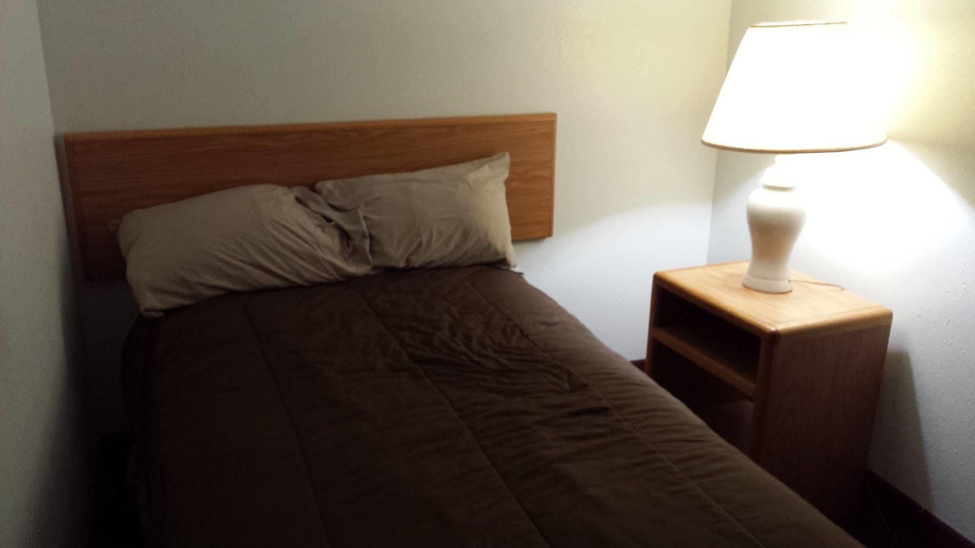 Dakota Inn Huron Екстериор снимка