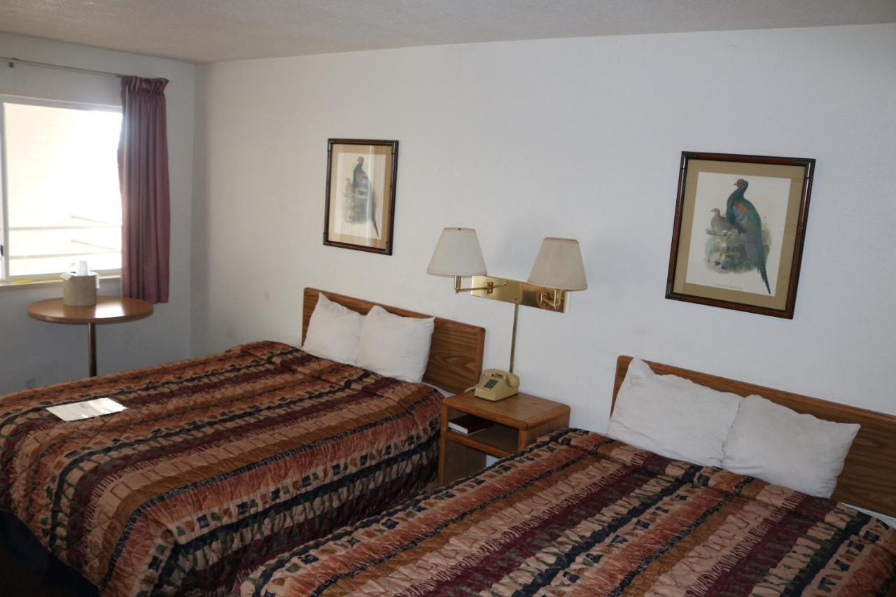 Dakota Inn Huron Екстериор снимка