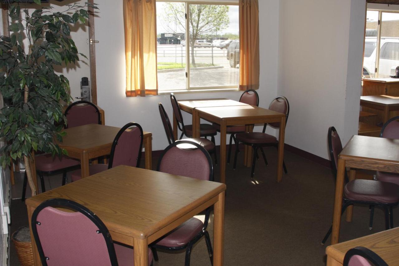 Dakota Inn Huron Екстериор снимка