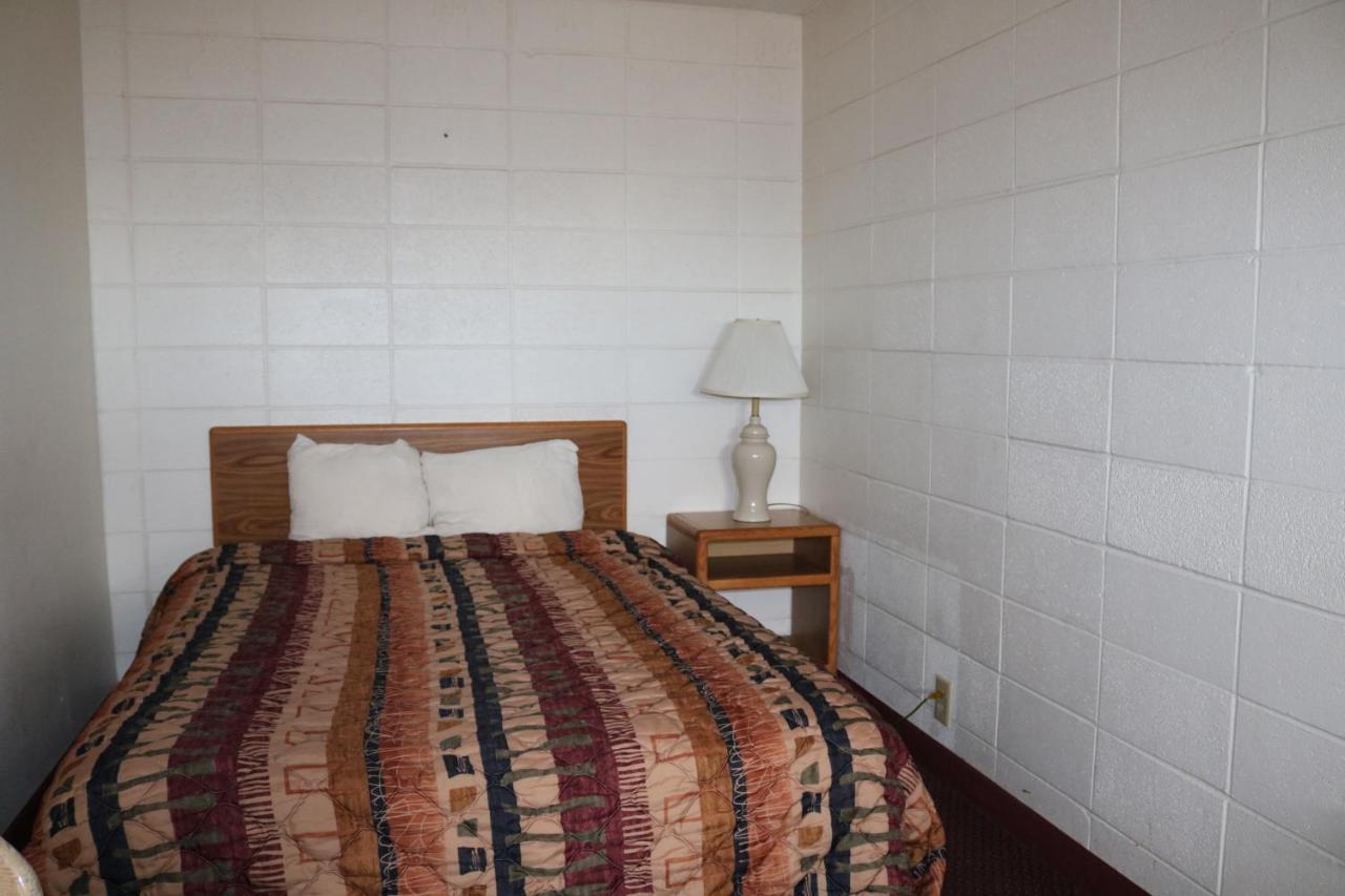 Dakota Inn Huron Екстериор снимка
