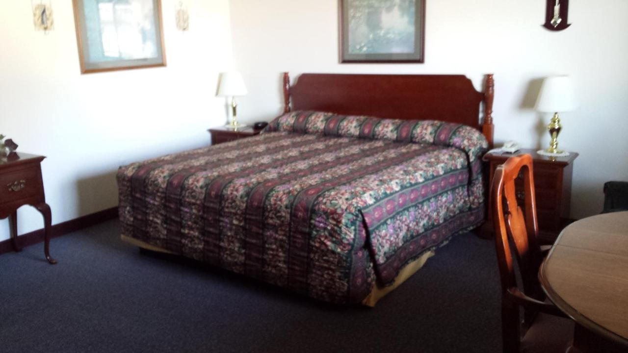 Dakota Inn Huron Екстериор снимка