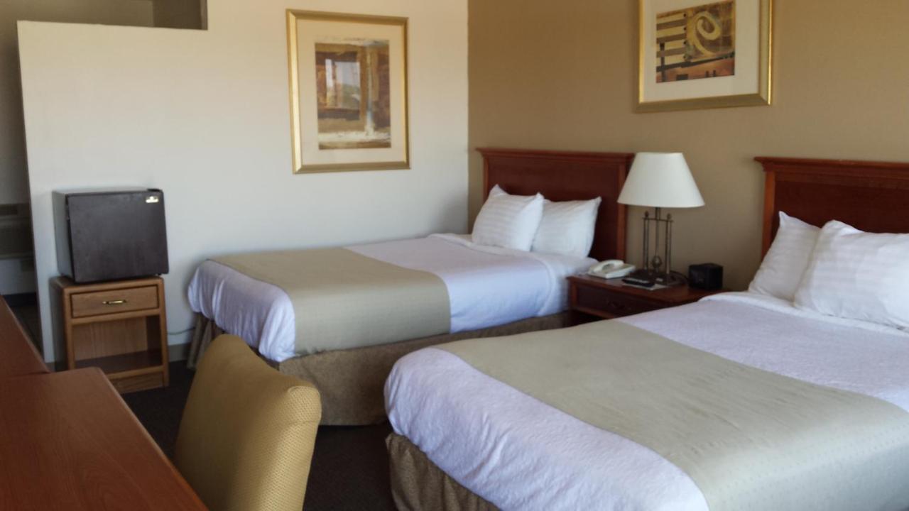 Dakota Inn Huron Екстериор снимка
