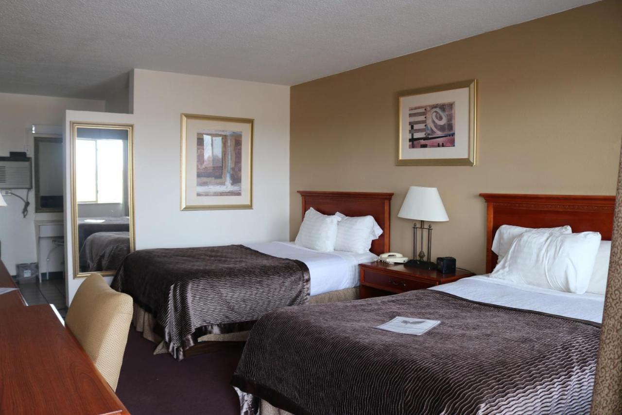Dakota Inn Huron Екстериор снимка